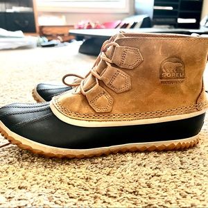 Sorel Out and About Duck Boots size 8